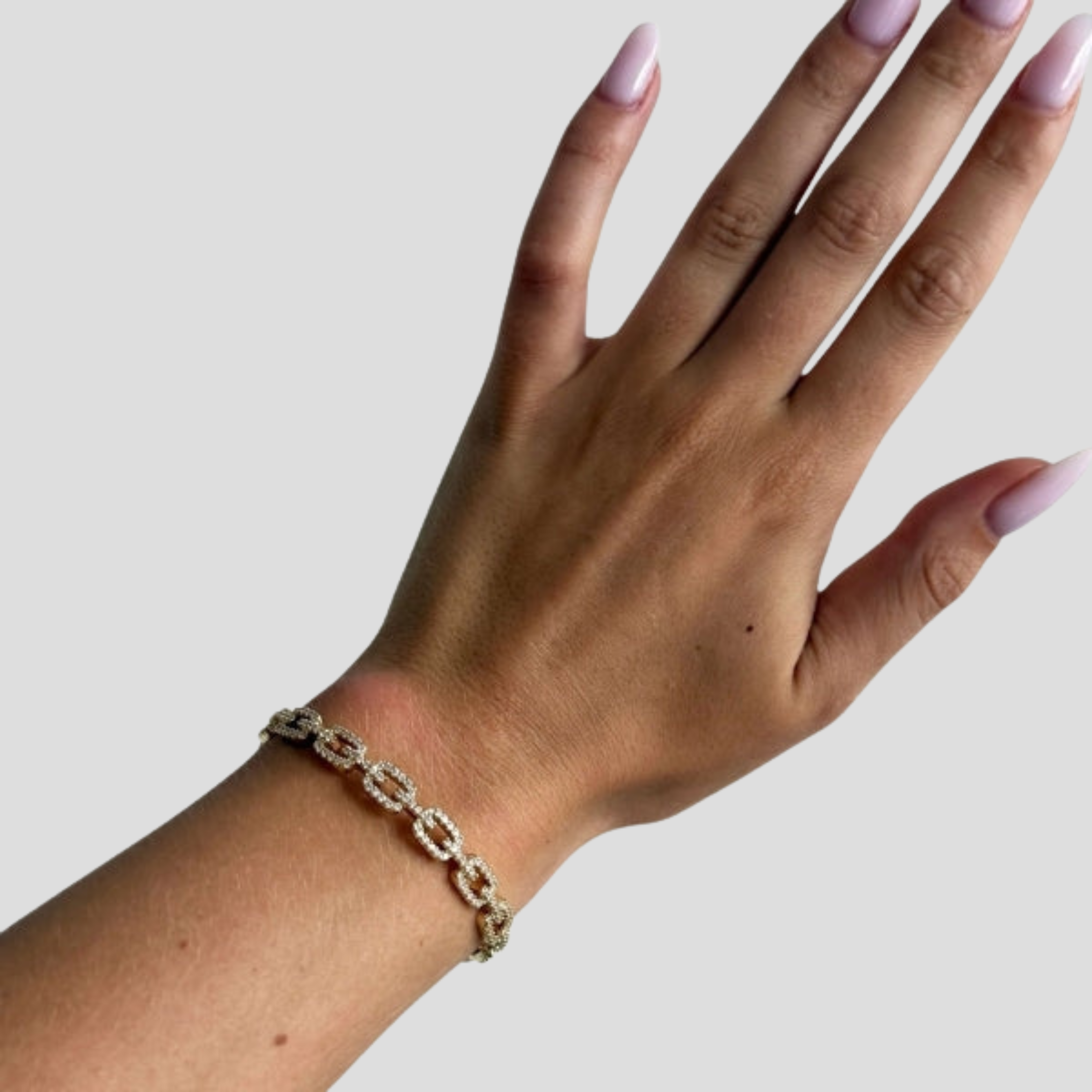 Women Link Bracelet | Oval Link Structure & Pavé Surface Pattern for Daily and Evening Styling