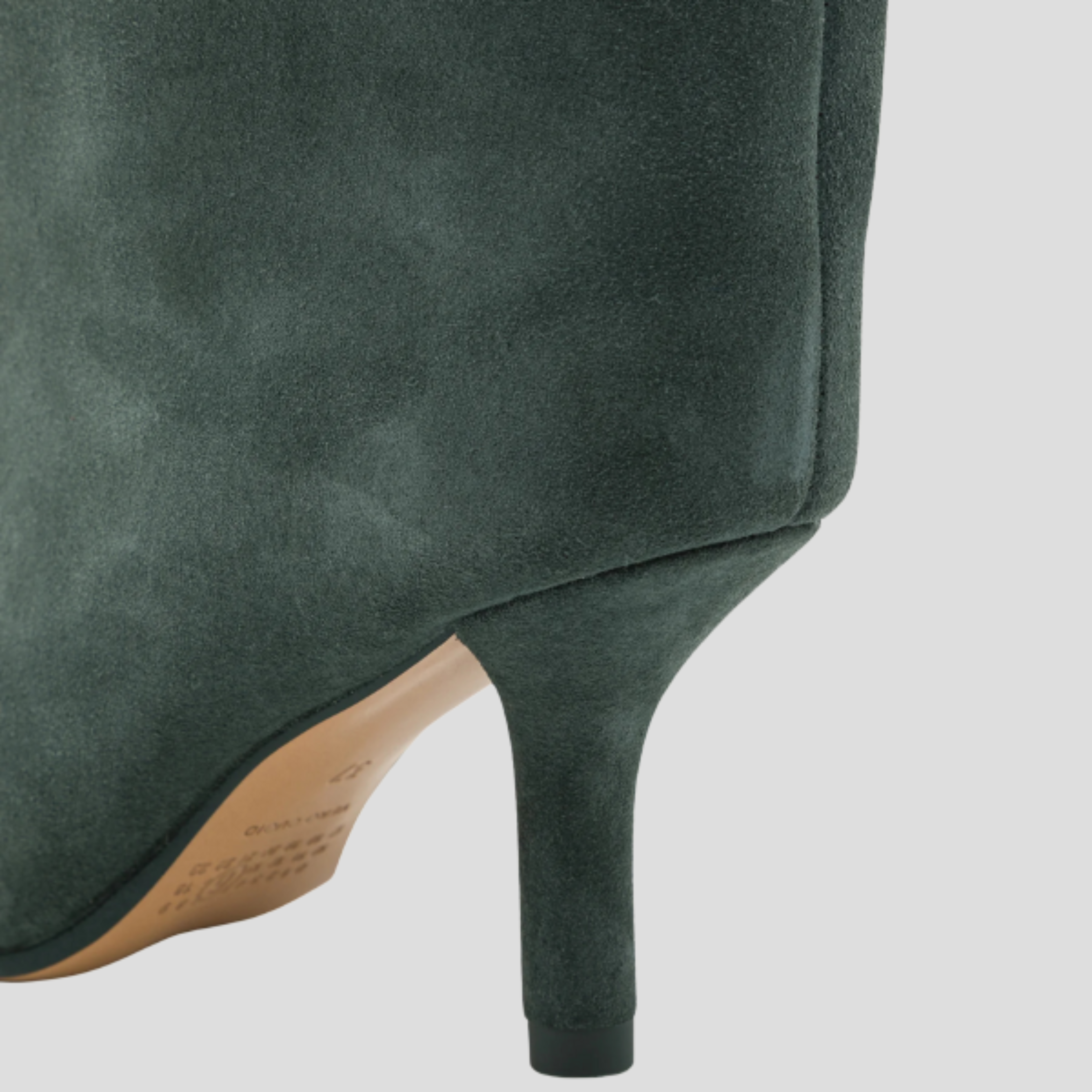 Women Boots | Knee-High Profile & Slim Heel Structure for Daily Use