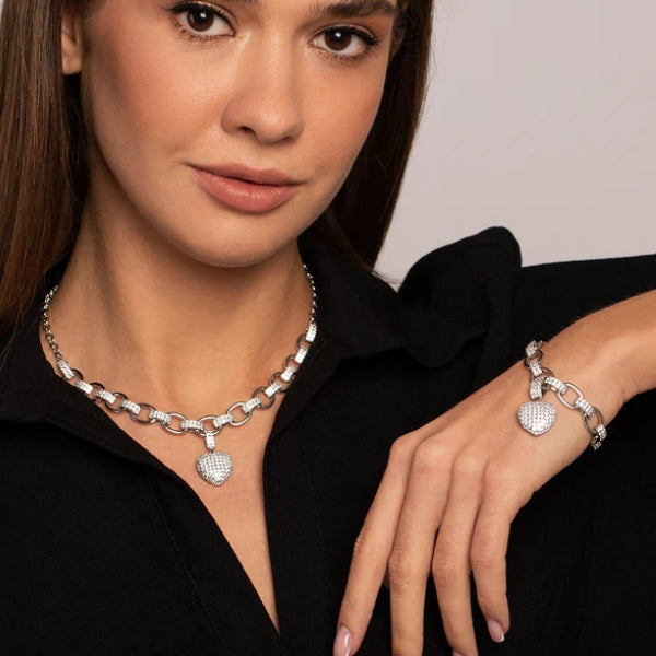 Women Jewelry Set | Oval Chain Structure & Pavé Heart Pendant Detail for Daily and Evening Styling