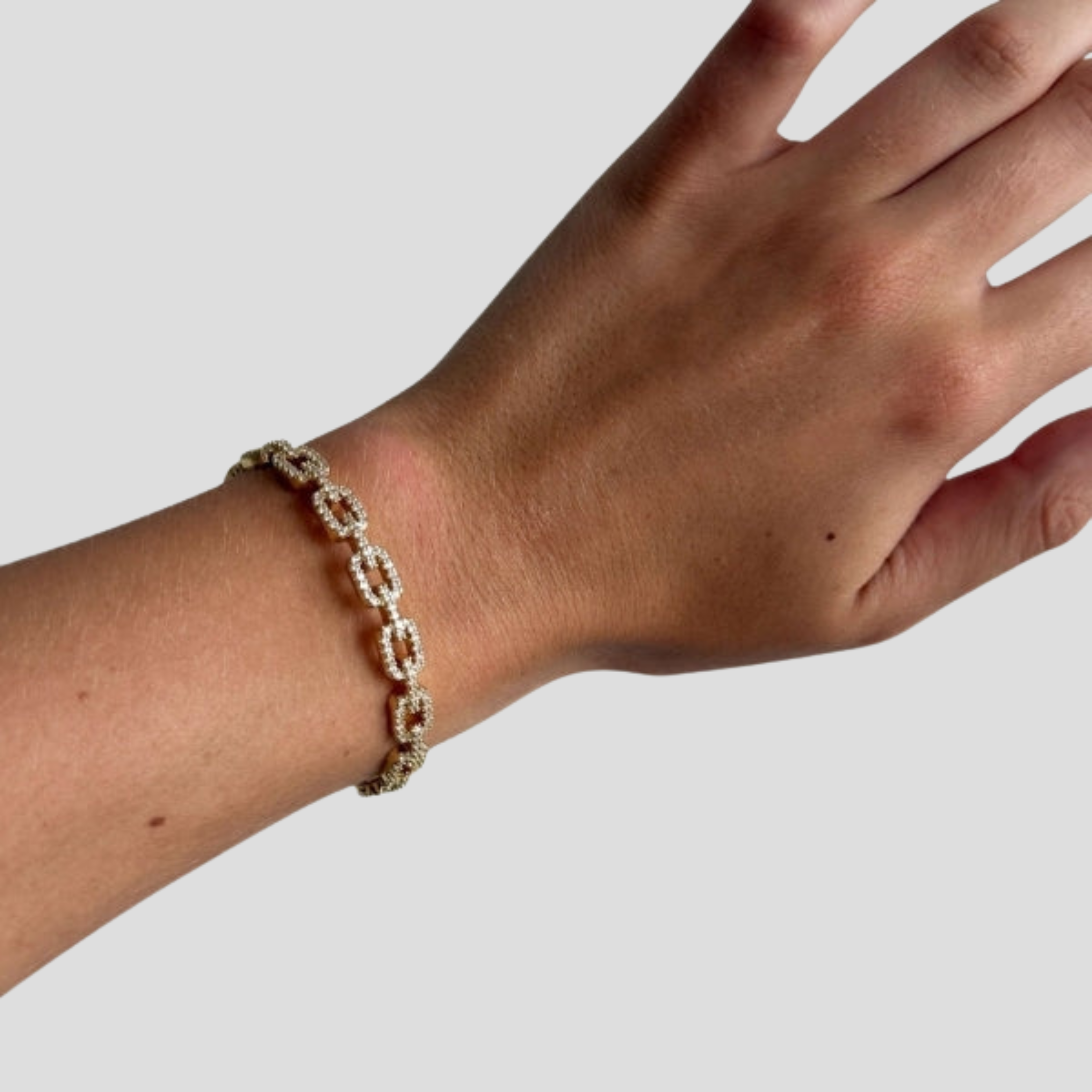 Women Link Bracelet | Oval Link Structure & Pavé Surface Pattern for Daily and Evening Styling