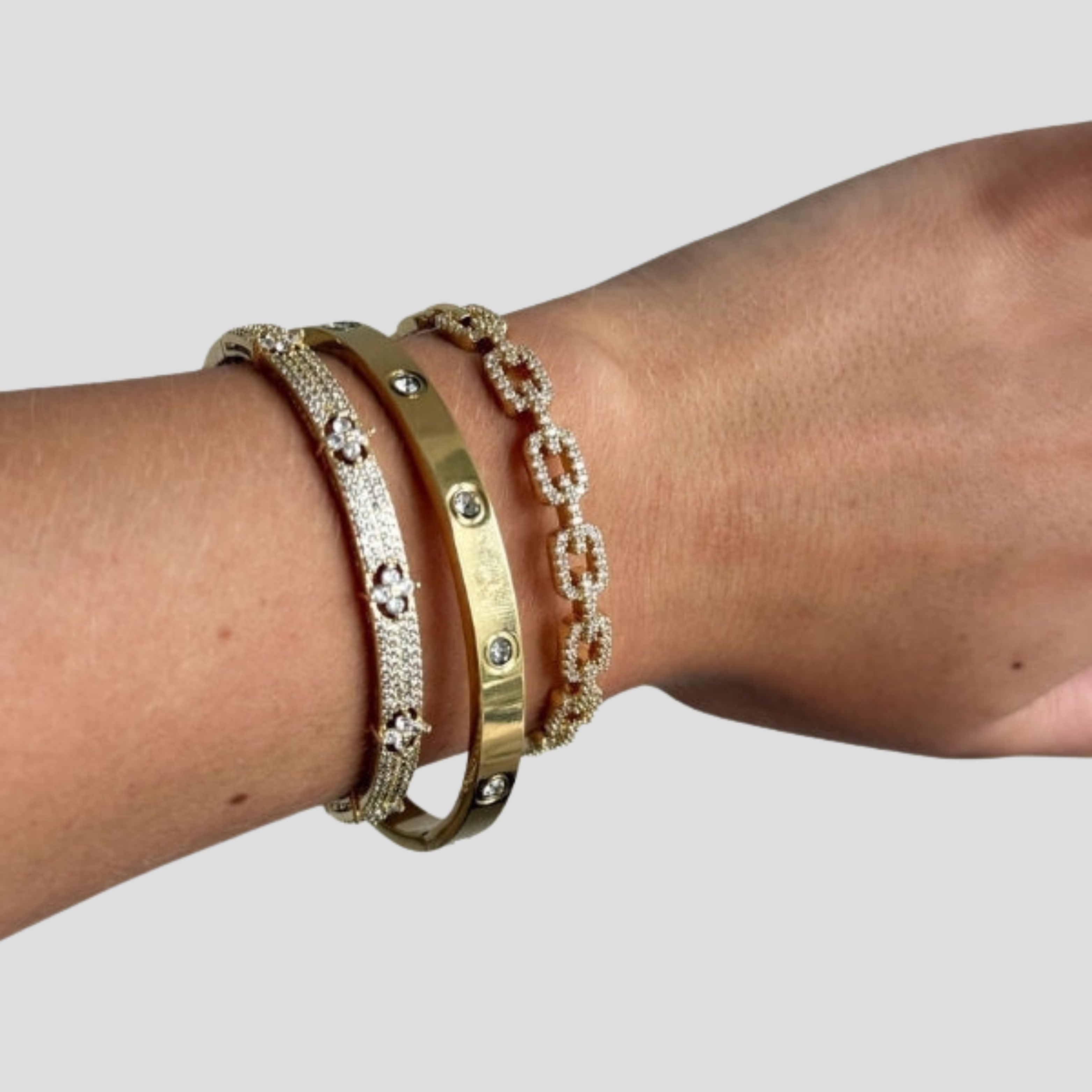 Women Link Bracelet | Oval Link Structure & Pavé Surface Pattern for Daily and Evening Styling