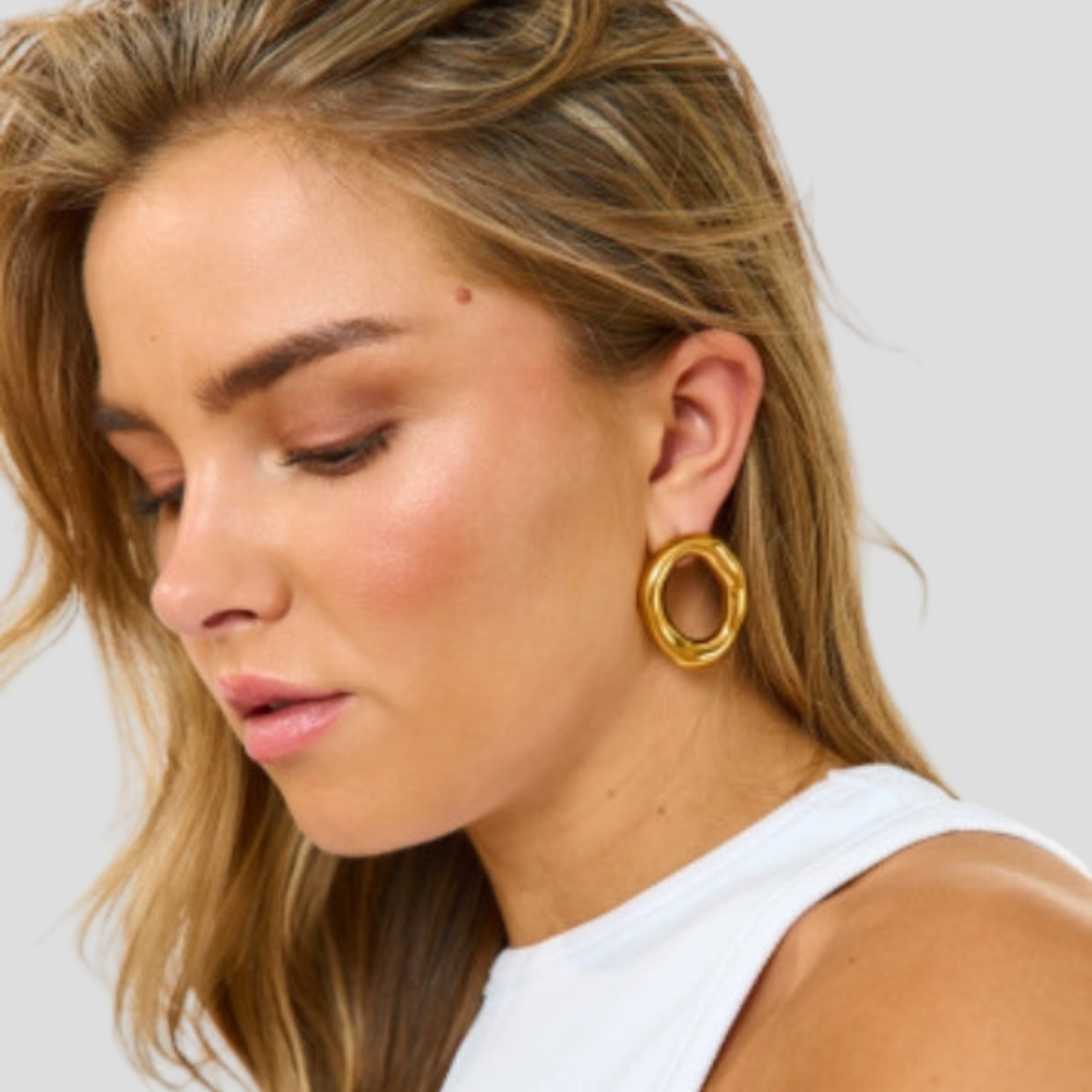 Women Earring | Sculptural Oval Shape & Polished Outline for Daily Wear