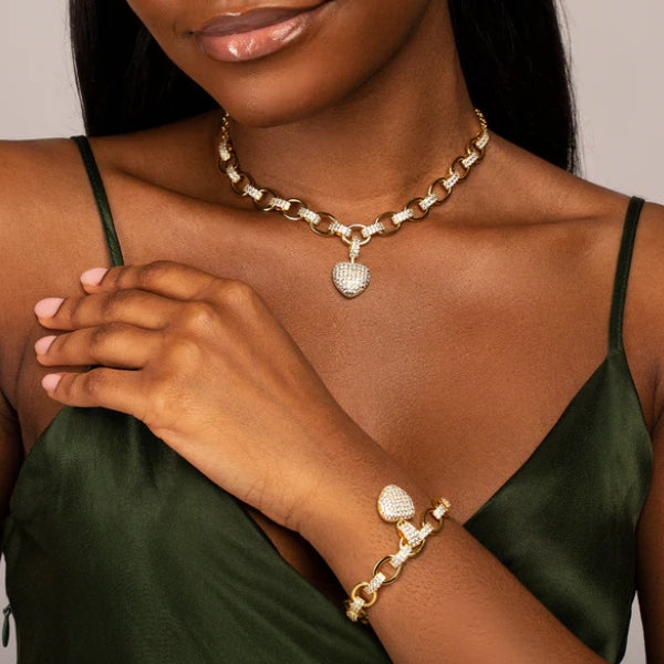 Women Jewelry Set | Oval Chain Structure & Pavé Heart Pendant Detail for Daily and Evening Styling